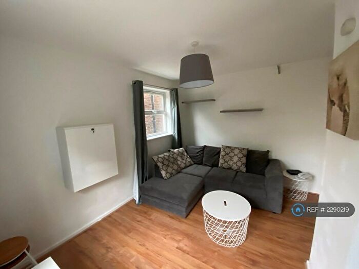 1 Bedroom Flat To Rent In Harrogate Court, London, SE12