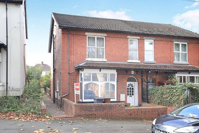 2 Bedroom Flat To Rent In Lonsdale Road, Wolverhampton, West Midlands, WV3