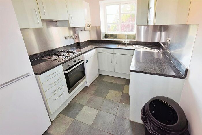 2 Bedroom Flat To Rent In Denison Close, London, N2