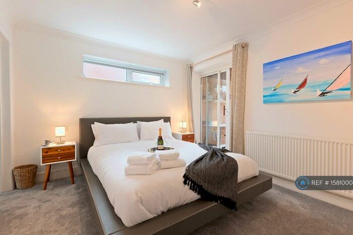 2 Bedroom Flat To Rent In Alton Road, Poole, BH14