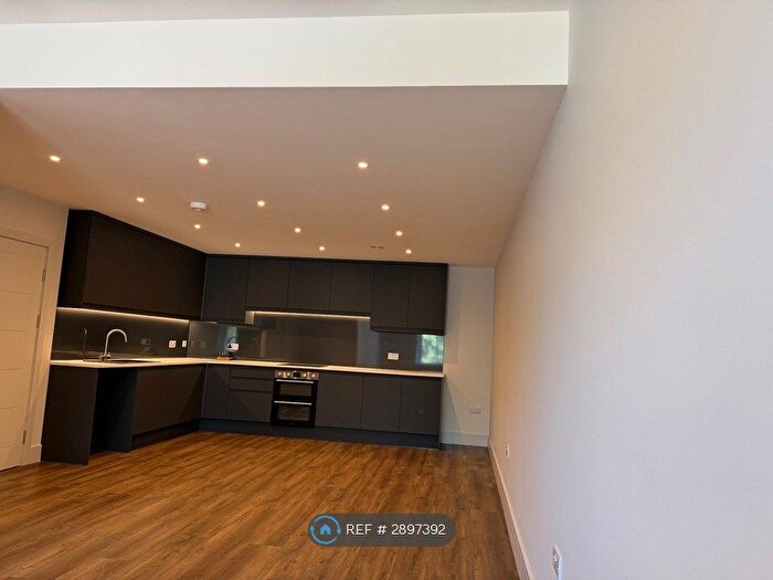 2 Bedroom Flat To Rent In Magpie Hall Road, Chatham, ME4