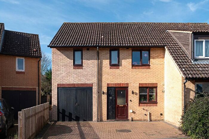 3 Bedroom Semi Detached House For Sale In Thorpe Way, Cambridge, CB5