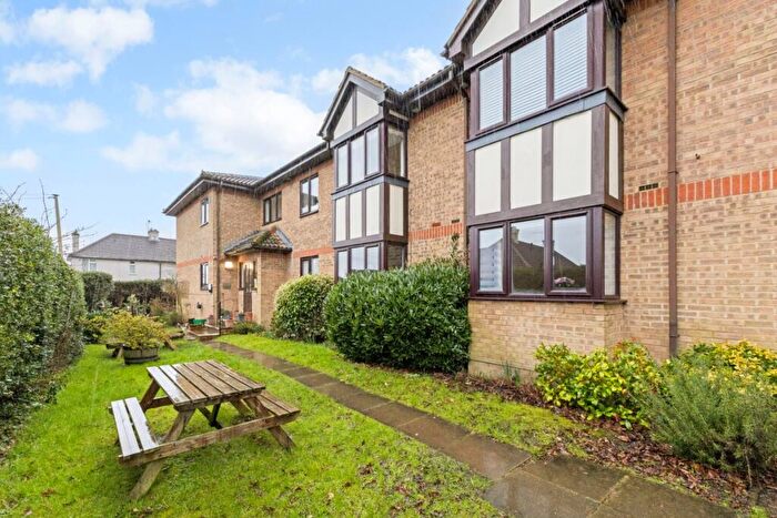 1 Bedroom Flat To Rent In Robin Court Westfield Road, AL5