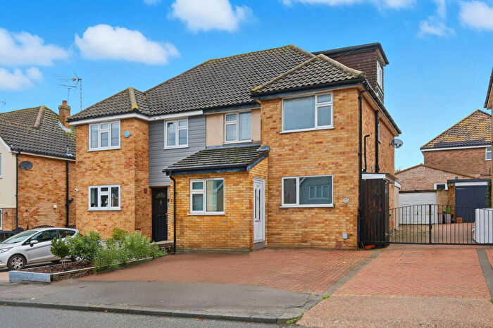 6 Bedroom Semi-Detached House For Sale In Upland Road, Billericay, CM12