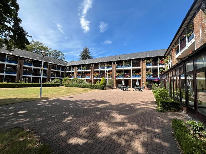 2 Bedroom Flat For Sale In Flat Emmbrook Court, Reading, Berkshire, RG6