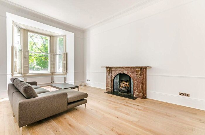 2 Bedroom Flat To Rent In Redcliffe Square, Chelsea, London, SW10