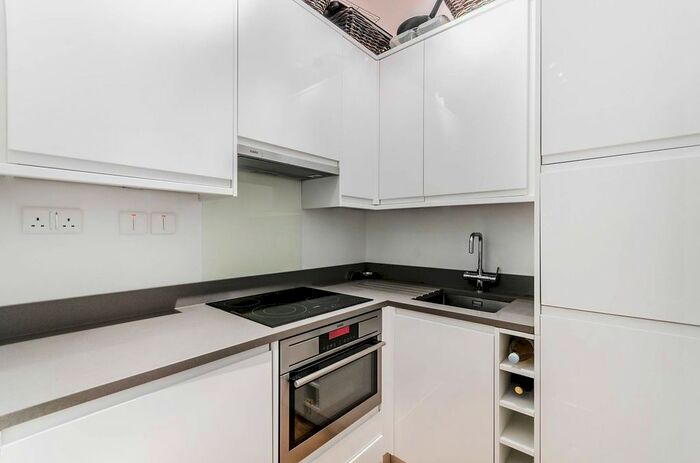 2 Bedroom Flat To Rent In Balham High Road, Balham, London, SW12