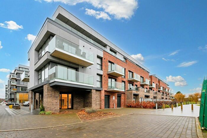 2 Bedroom Flat To Rent In Bedroom Property In Darlington House, Peterborough, PE2