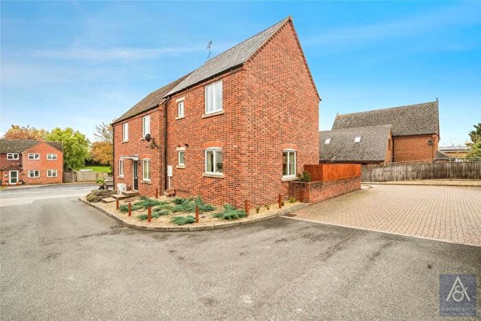 2 Bedroom Semi-Detached House For Sale In Leyland Close, Gawcott, Buckingham, MK18