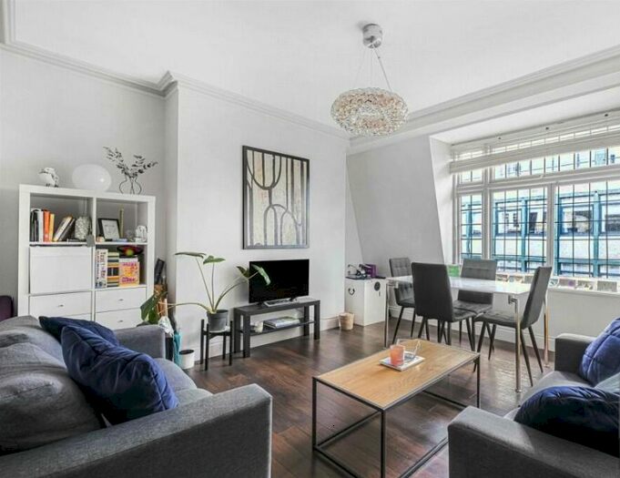 3 Bedroom Flat To Rent In Lancaster Court, Newman Street, Fitzrovia, London, W1T