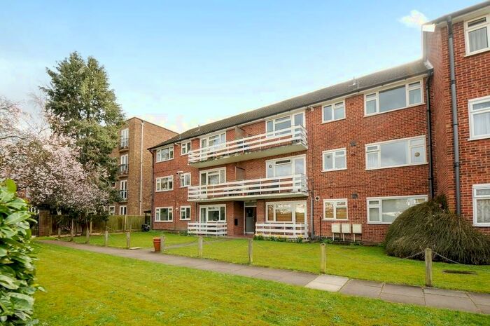 1 Bedroom Apartment To Rent In St. Andrews Square, KT6