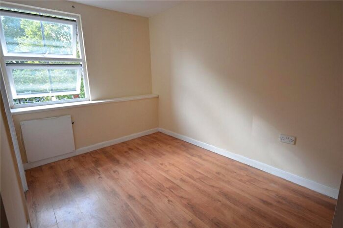 Apartment To Rent In High Street, Sutton, SM1