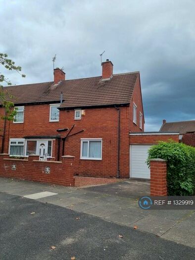 3 Bedroom End Of Terrace House To Rent In Lesbury Chase, Newcastle Upon Tyne, NE3