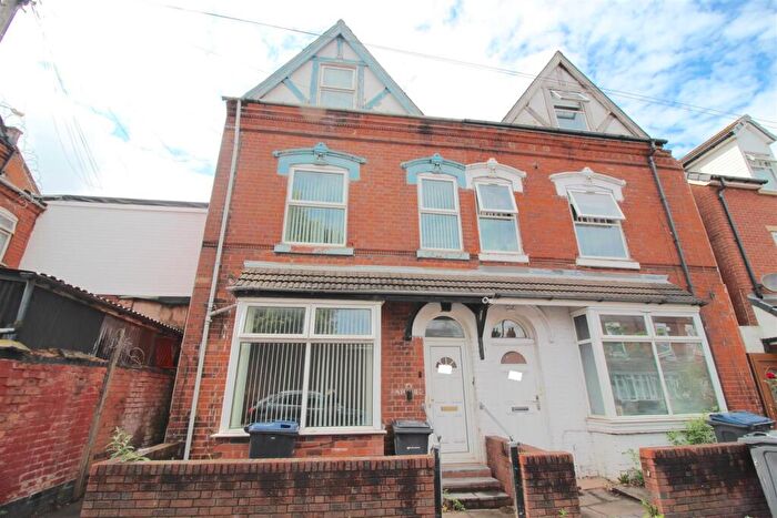 4 Bedroom Semi-Detached House For Sale In St. Oswalds Road, Birmingham, B10