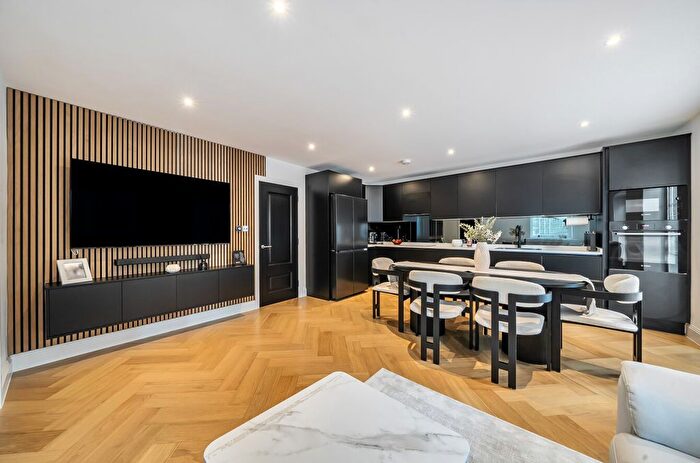 3 Bedroom Detached House For Sale In Pinecoat Drive, Kenley, CR8