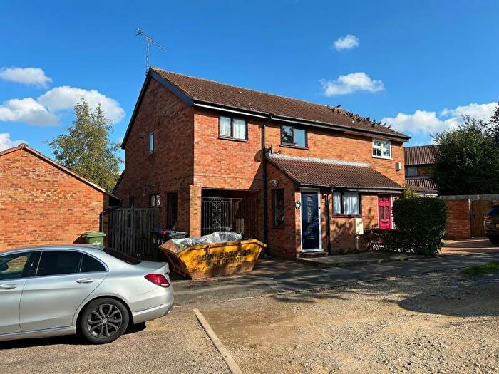 3 Bedroom Semi-Detached House To Rent In Barleycroft, Furzton, MK4