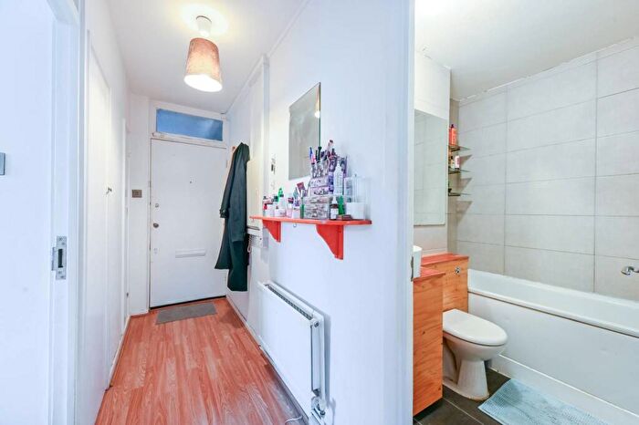 1 Bedroom Flat To Rent In Papworth Gardens, Islington, London, N7