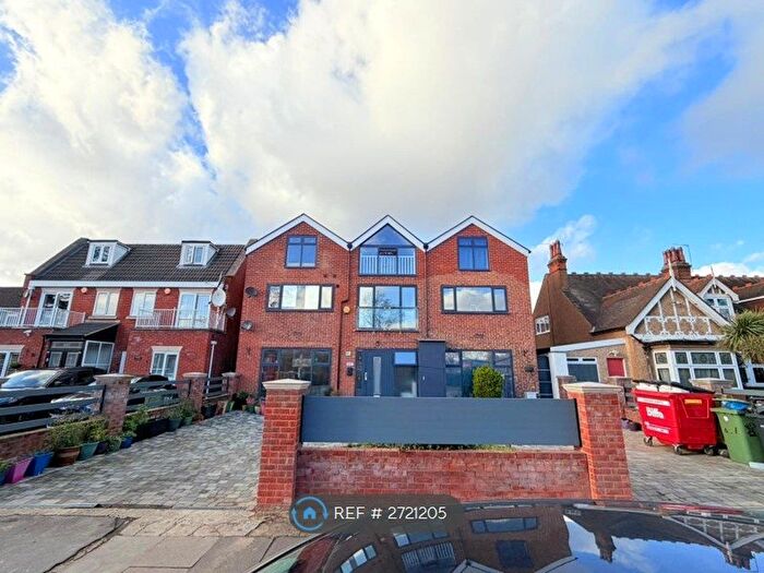 1 Bedroom Flat To Rent In Cranbrook Road, Ilford, IG6