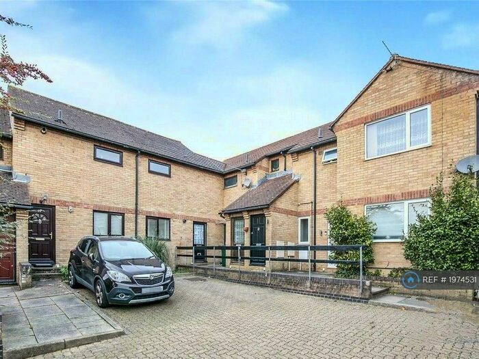 1 Bedroom Maisonette To Rent In Sycamore Hill, London, N11