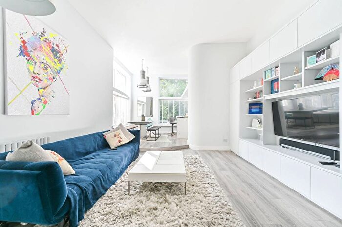 2 Bedroom Flat For Sale In Arundel Gardens, Notting Hill, London, W11