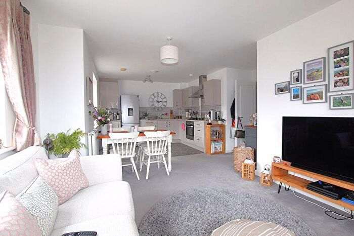 2 Bedroom Flat For Sale In Marjoram Avenue, Cranleigh, GU6