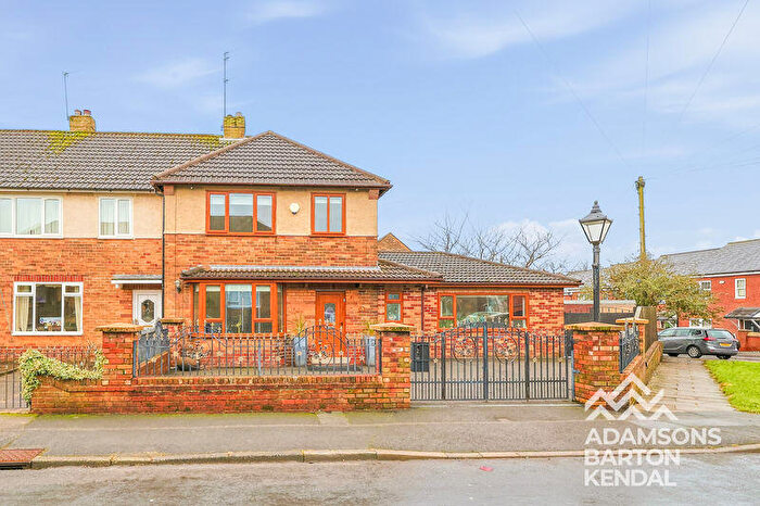 3 Bedroom End Of Terrace House For Sale In Hollowspell, Smallbridge, OL12