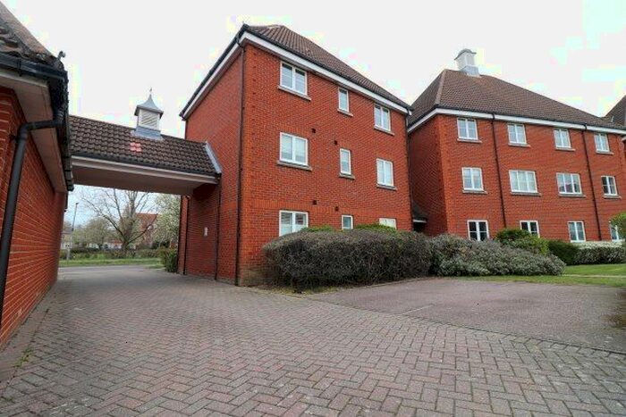 2 Bedroom Flat To Rent In Wickham Crescent, Chelmsford, CM1