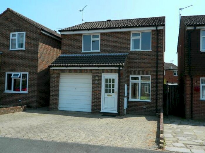3 Bedroom Property To Rent In Brockhurst Close, Horsham, RH12