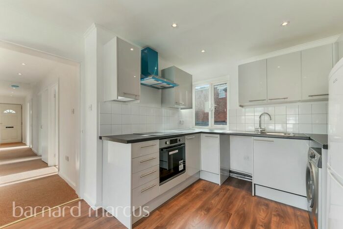 4 Bedroom Maisonette To Rent In Madeira Road, London, SW16