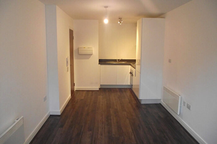 1 Bedroom Flat To Rent In Landmark, Waterfront West, Brierley Hill, West Midlands, DY5