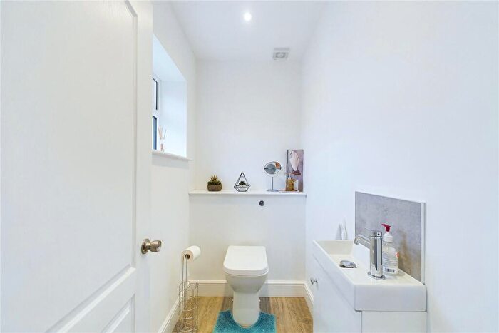 2 Bedroom Bungalow For Sale In Truro Close, Maidenhead, Berkshire, SL6