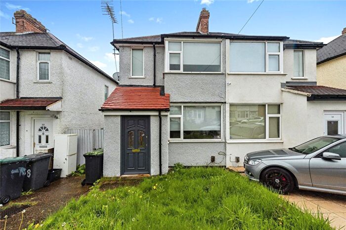 2 Bedroom Semi Detached House For Sale In Third Avenue, Luton, Bedfordshire, LU3