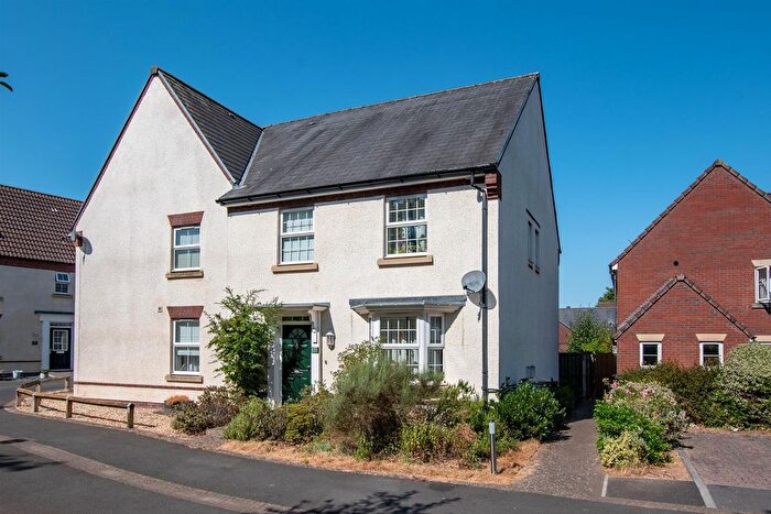 4 Bedroom Semi-Detached House For Sale In Jubilee Close, Midsomer Norton, Radstock, BA3