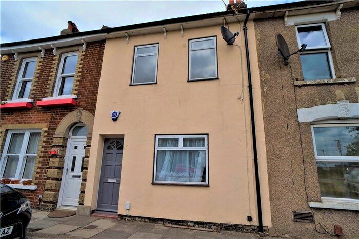 3 Bedroom Terraced House To Rent In Watling Street, Rochester, Kent, ME2