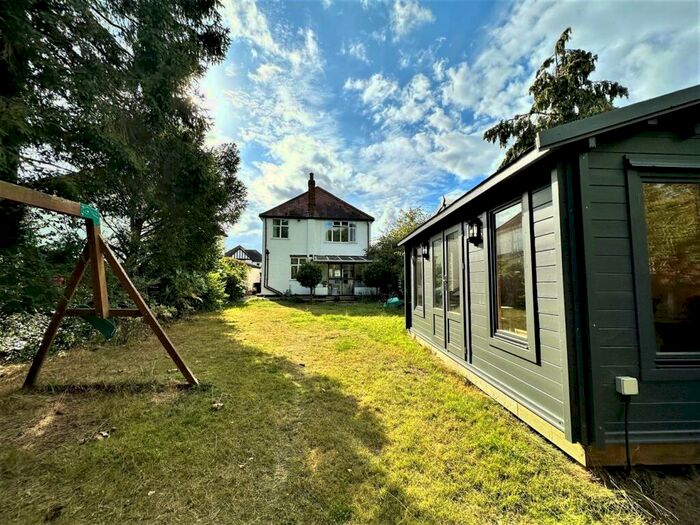 3 Bedroom Detached House For Sale In Sutherland Avenue, Petts Wood