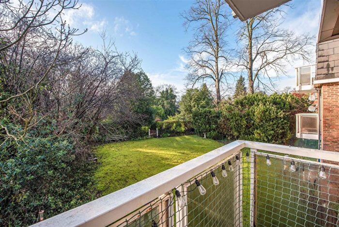 2 Bedroom Flat For Sale In Victoria Court, Andover, SP10