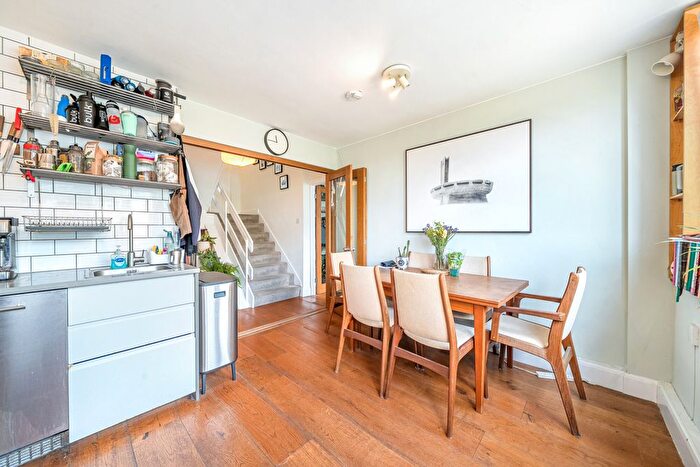 4 Bedroom Flat For Sale In Cronin Street, London, SE15