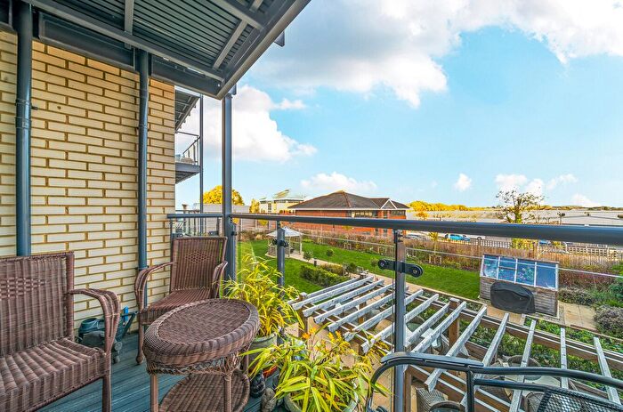 2 Bedroom Flat For Sale In Station Road, Hook, Hampshire, RG27