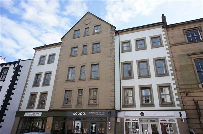2 Bedroom Flat To Rent In Castle Court, CA3