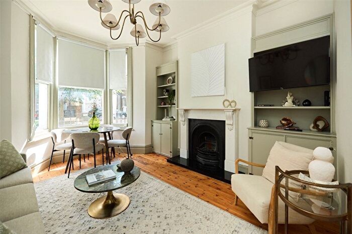 2 Bedroom Flat To Rent In Blythe Road, London, W14