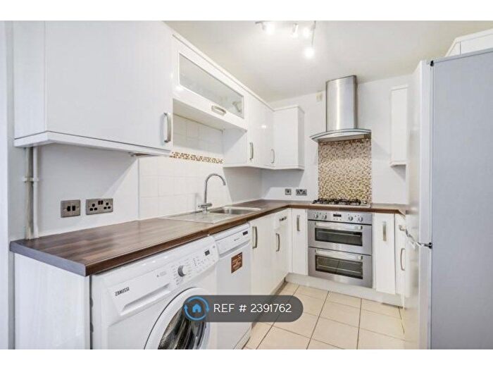 1 Bedroom Flat To Rent In Sedgehill Road, Greater London, SE6