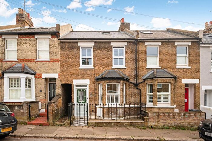 3 Bedroom Property For Sale In Grosvenor Road, Brentford, TW8