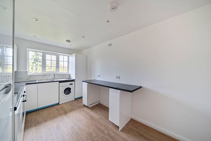 2 Bedroom Maisonette To Rent In Belmont Close, Cockfosters, Barnet, EN4