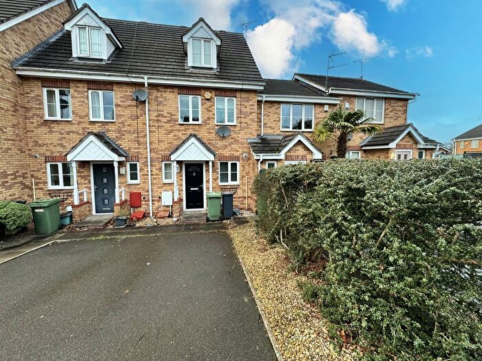 3 Bedroom Town House To Rent In Spindle Tree Rise, Willenhall, WV12
