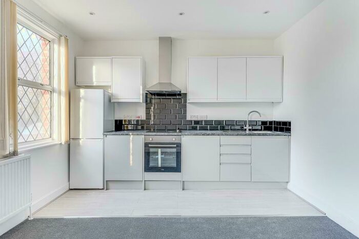 2 Bedroom Flat To Rent In Hertford Road, Enfield, EN3