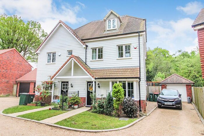 3 Bedroom Semi Detached House For Sale In Watersfield Road, Crawley, West Sussex., RH10