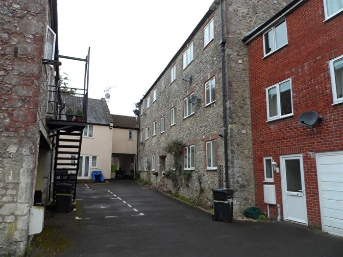 1 Bedroom Flat To Rent In Combe Street, Chard, TA20