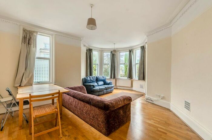 3 Bedroom Maisonette To Rent In Beechcroft Road, Tooting Bec, London, SW17