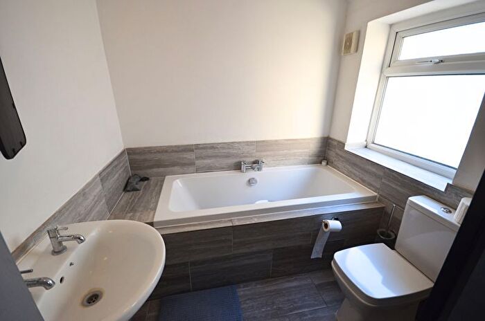 5 Bedroom Detached House To Rent In Borthwick Road, Boscombe, Bournemouth, BH1