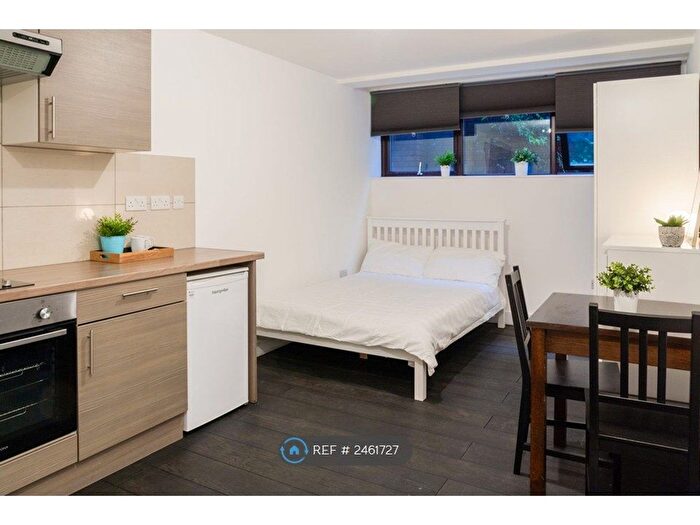 Studio To Rent In Edgware Road, London, NW2